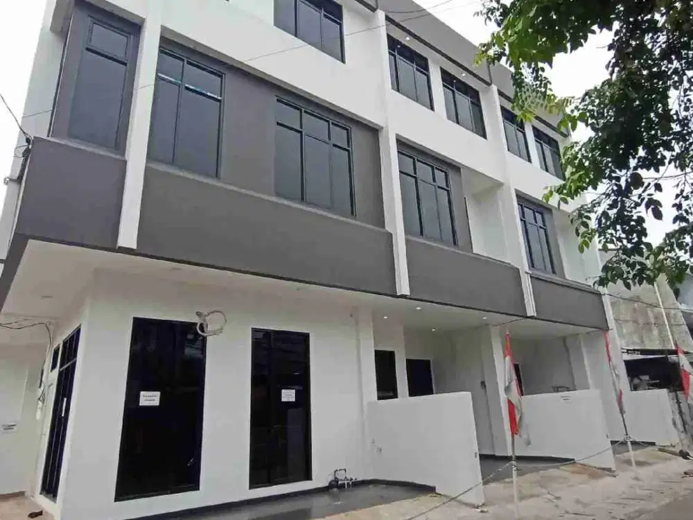 semi ruko siap huni 3 lantai kran 5 jakpus