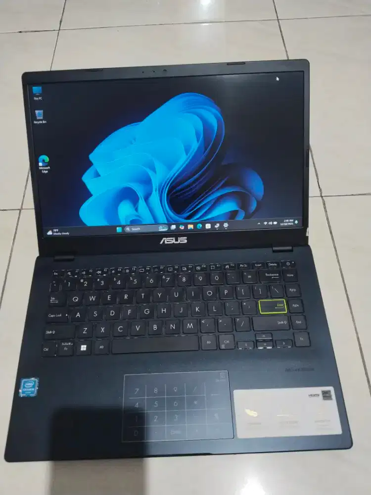 Dijual laptop Asus Vivobook E401M Keybod Backlait Windows 11 office 21
