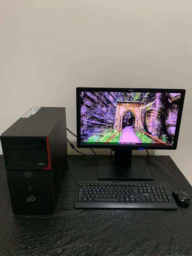 Fujitsu Desktop PC Computer Windows 11 Intel i5