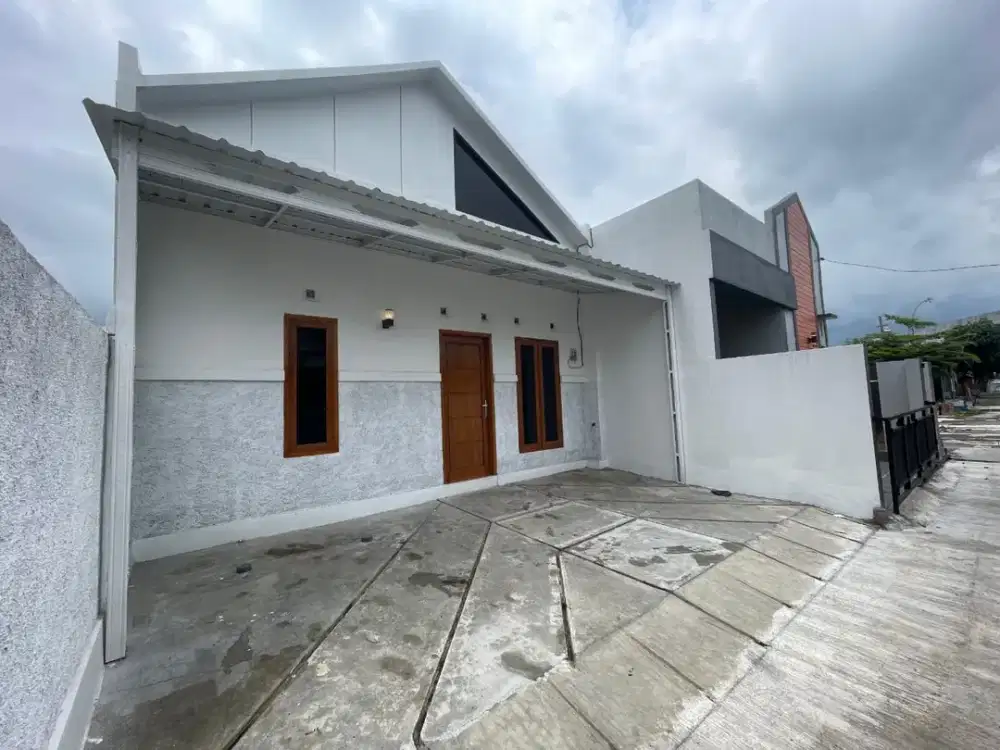 Rumah di  jln raya ngemplak. Sawahan Klodran.