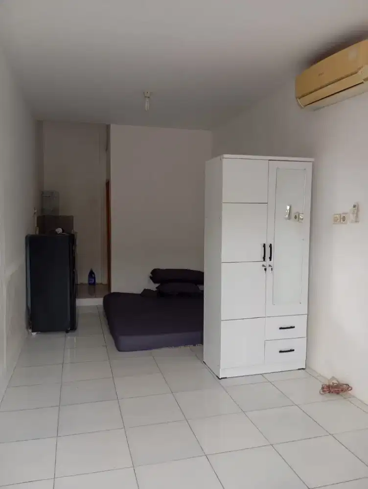 Kosan pake Ac Deket Halim setasiun kereta cepet