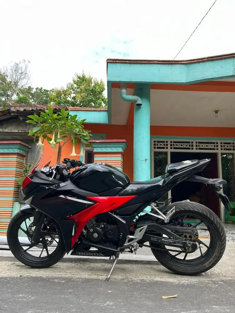 DIJUAL CB 150R PLAT AD 2017 15 JUTA NEGO