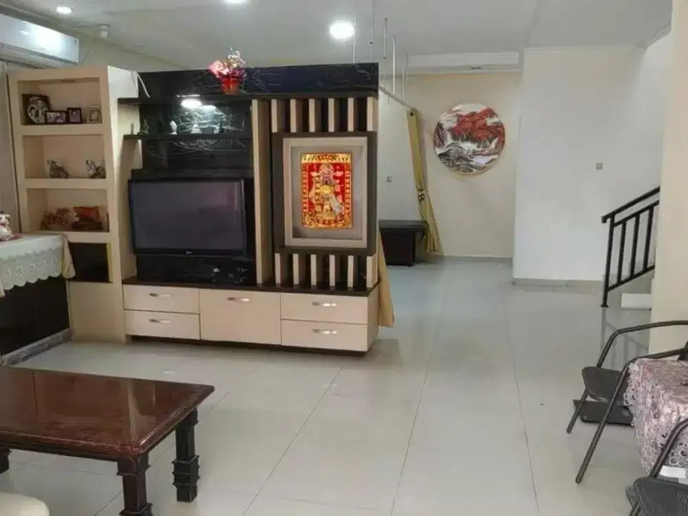 RUMAH BAGUS BLOK TERBAIK HADAP TIMUR LAUT HARGA MURAH DI TAMAN PALEM