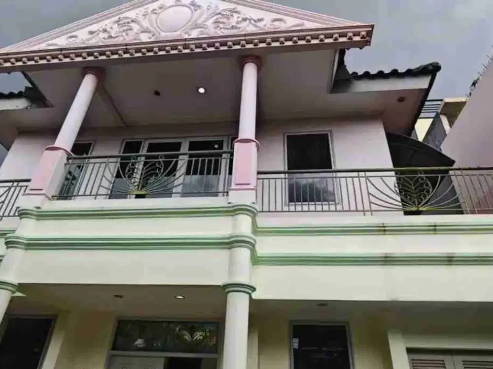 Rumah Mewah Di Kebon Jeruk Kondisi Bagus