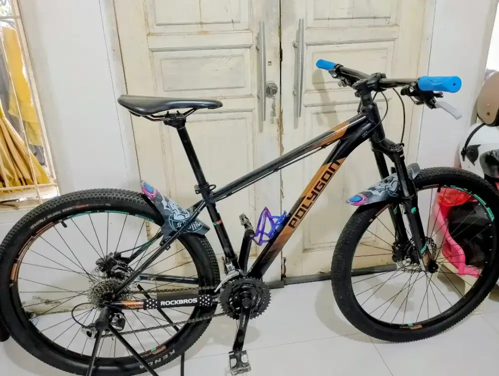Sepeda MTB Polygon premier 4 27,5
