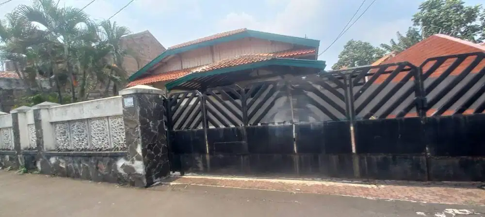 Jual Rumah Murah Tanah sangat luas bebas banjir ciputat lebak bulus