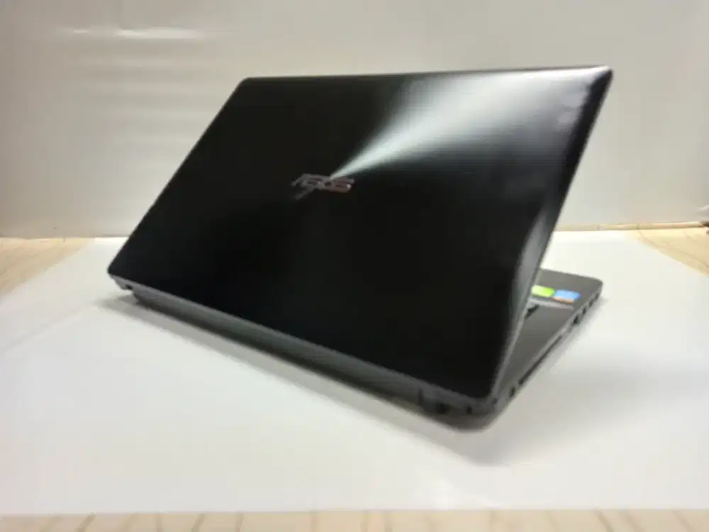 Laptop design /karyawan.. Asus X450L i5 gen4 /8GB/256 gb /Double Vga