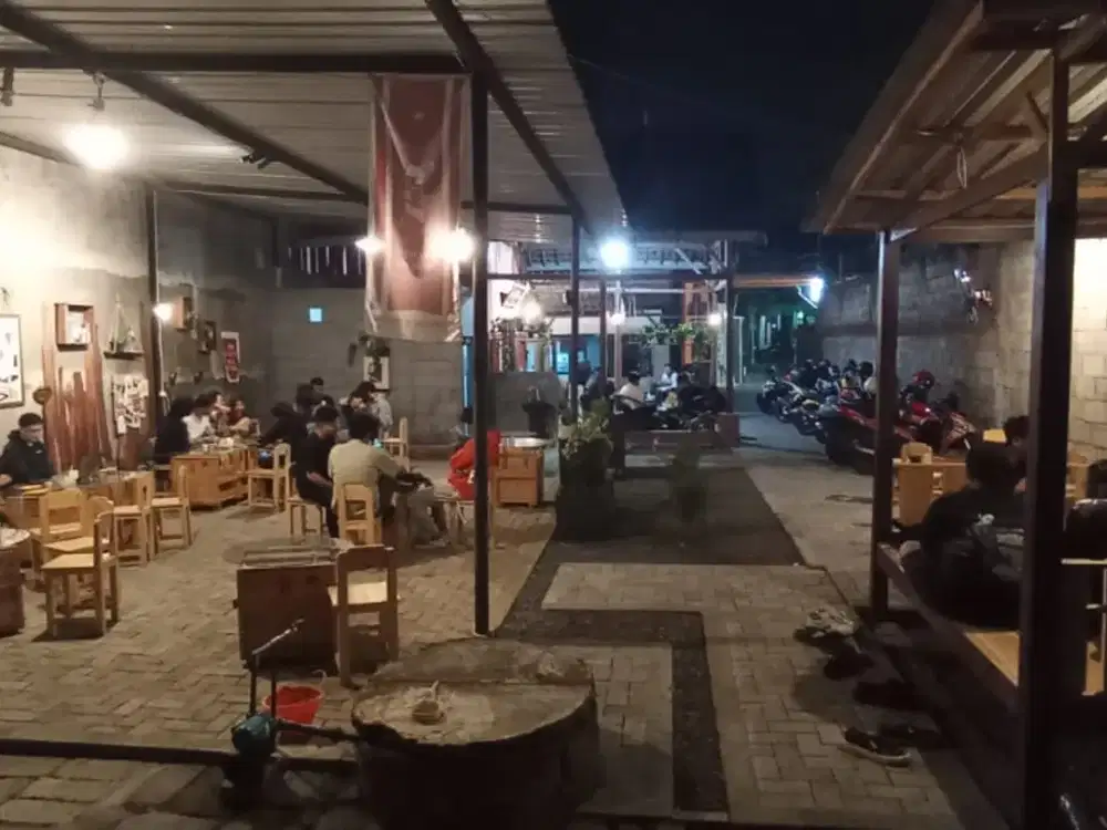 Tempat usaha Cafe Tema Outdoor Tegalgondo Karangploso Jual cpt B.U Poll