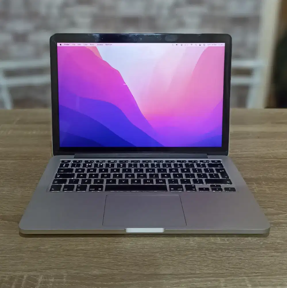 Macbook Pro Retina 13 inch 2015 Early 8/256