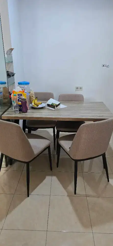 Dining set / meja makan Set 4 kursi