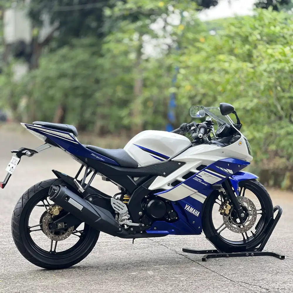 KM 8K AJA! YAMAHA R15 V2 BIRU PUTIH 2015 PAJAK PANJANG SIAP NGEBUT