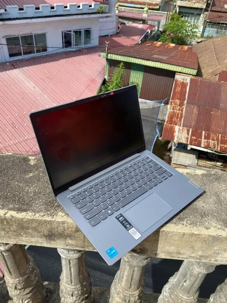 Laptop Lenovo Ideapad Slim 3 Core i3-1215 Ram 8/256 GB Garsnsi 17 Bula
