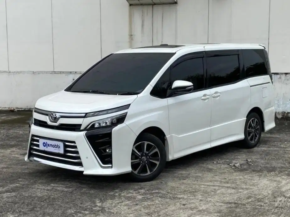 Toyota Voxy 2.0 Bensin-AT 2017 Putih LABP