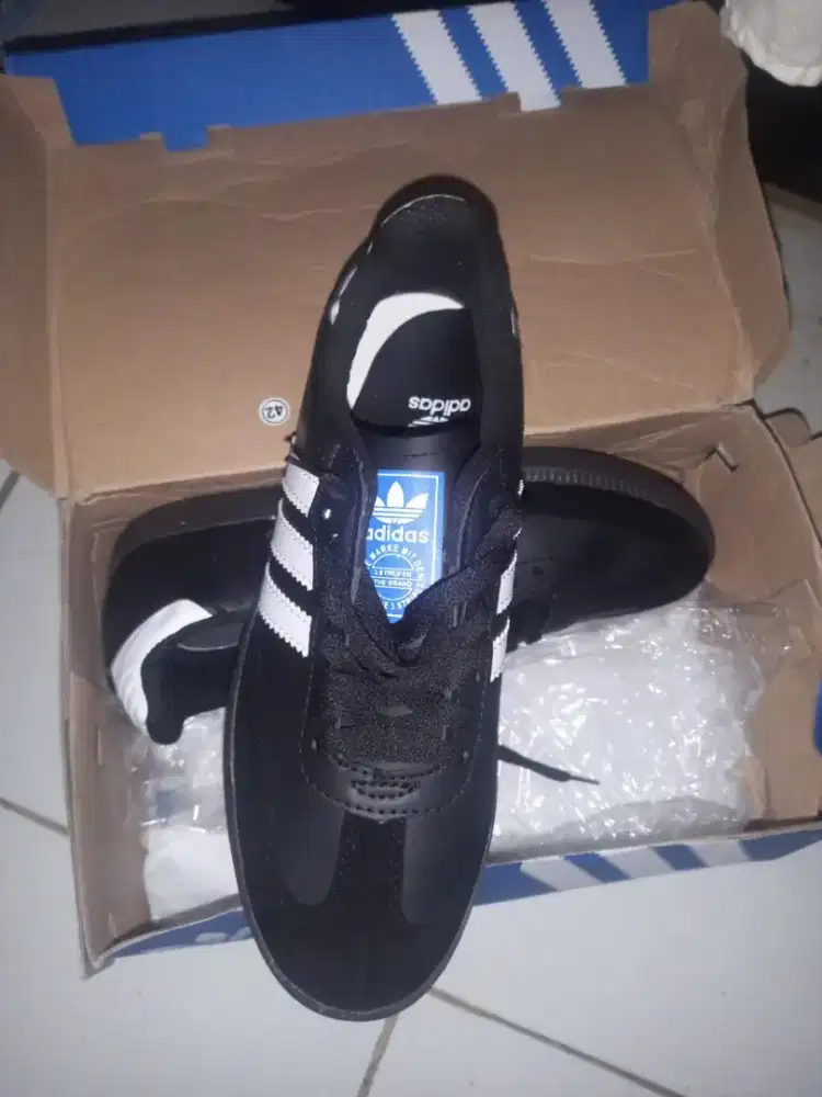 Adidas Samba Black.