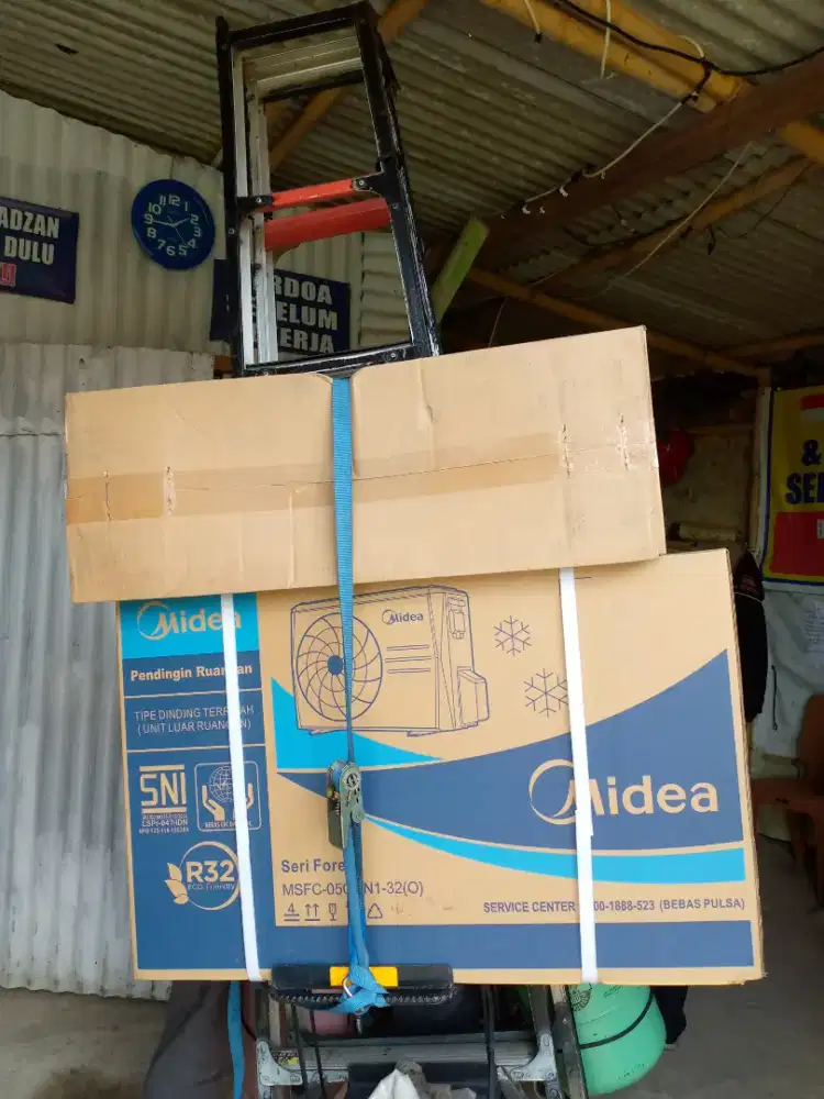 AC Midea 1/2 PK new desember