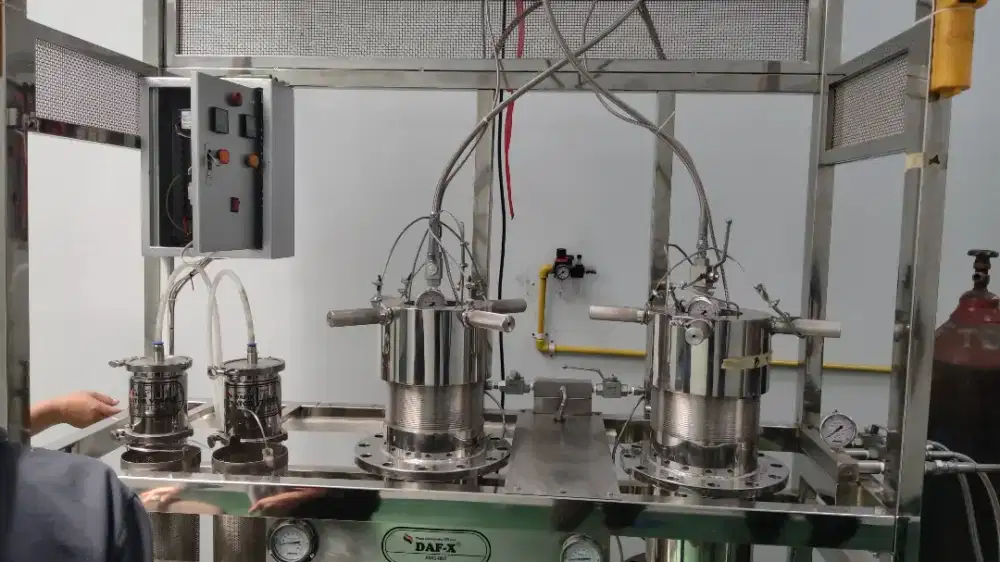 SCFE (Supercritical Fluid Extraction) kapasitas 2 x 25 liter