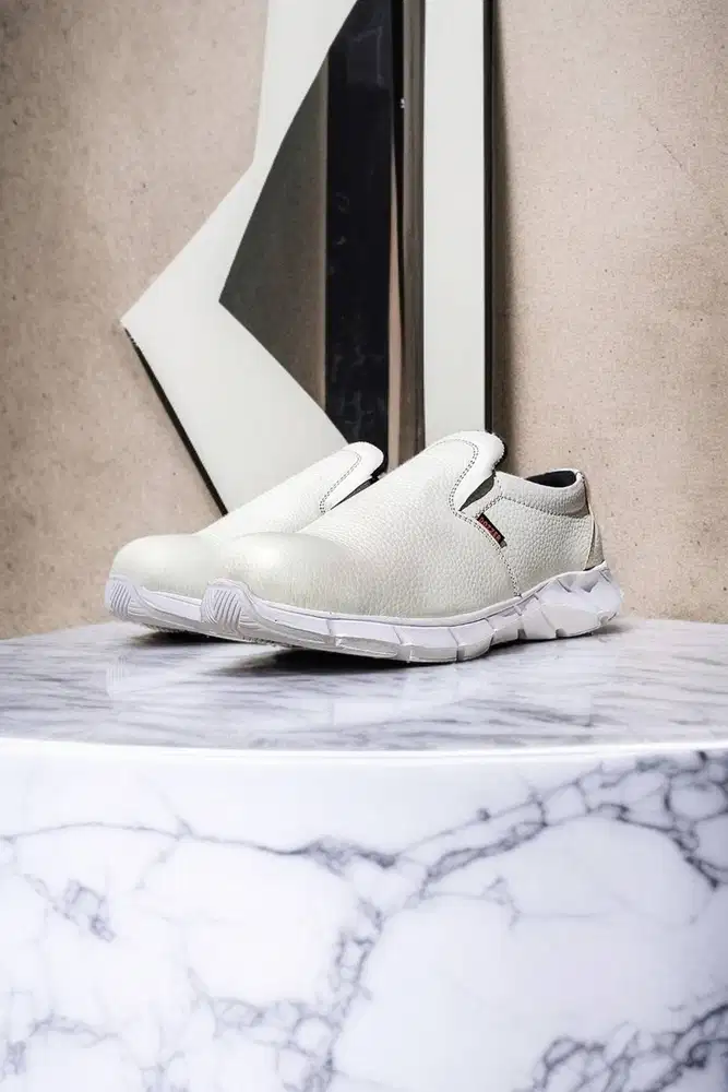 Cashback Sepatu safety anti benturan Depok