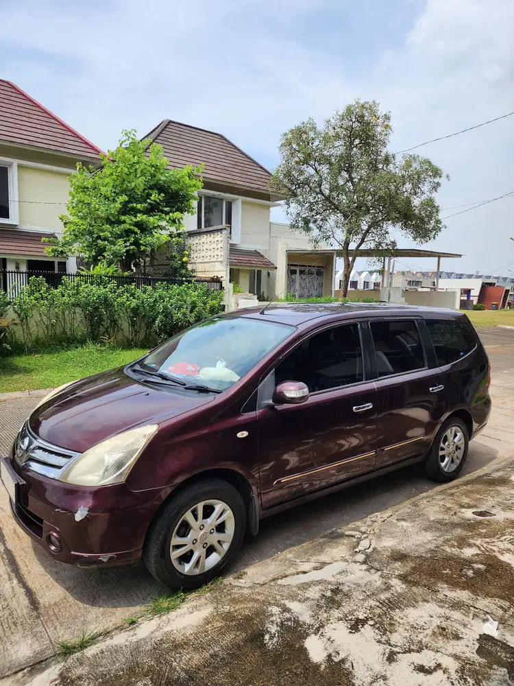 Nissan Grand Livina Ultimate 2012 Merah