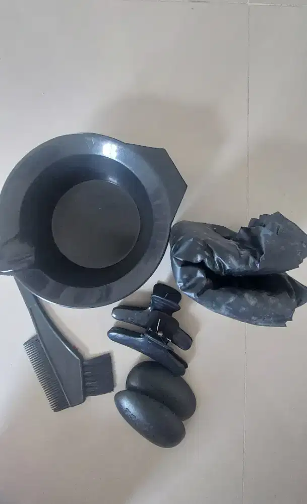 Alat semir dan gunting rambut