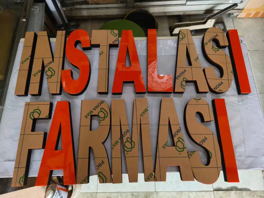 Huruf Timbul Tinggal Tempel