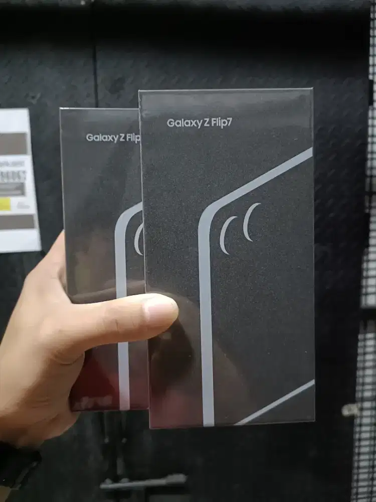 Samsung galaxy Z flip 7 12/256 coral red