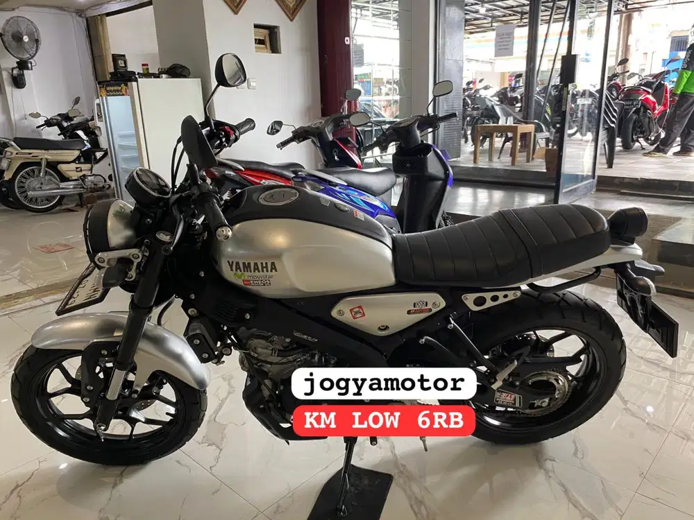 (B) yamaha xsr 155 tahun 2024