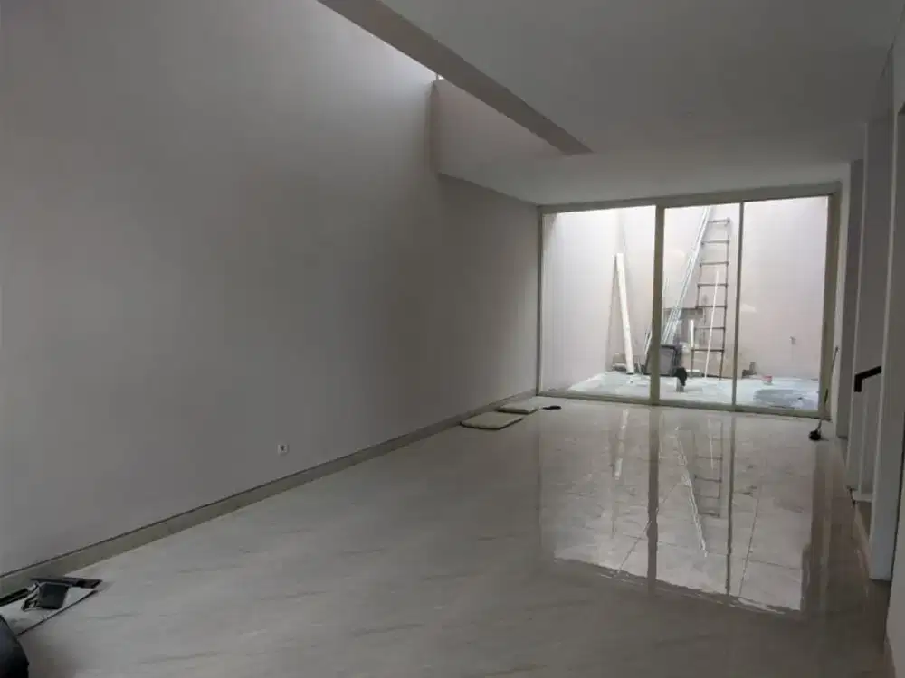 DISEWAKAN RUMAH DIAN ISTANA SEMI FURNISHED 2 LANTAI