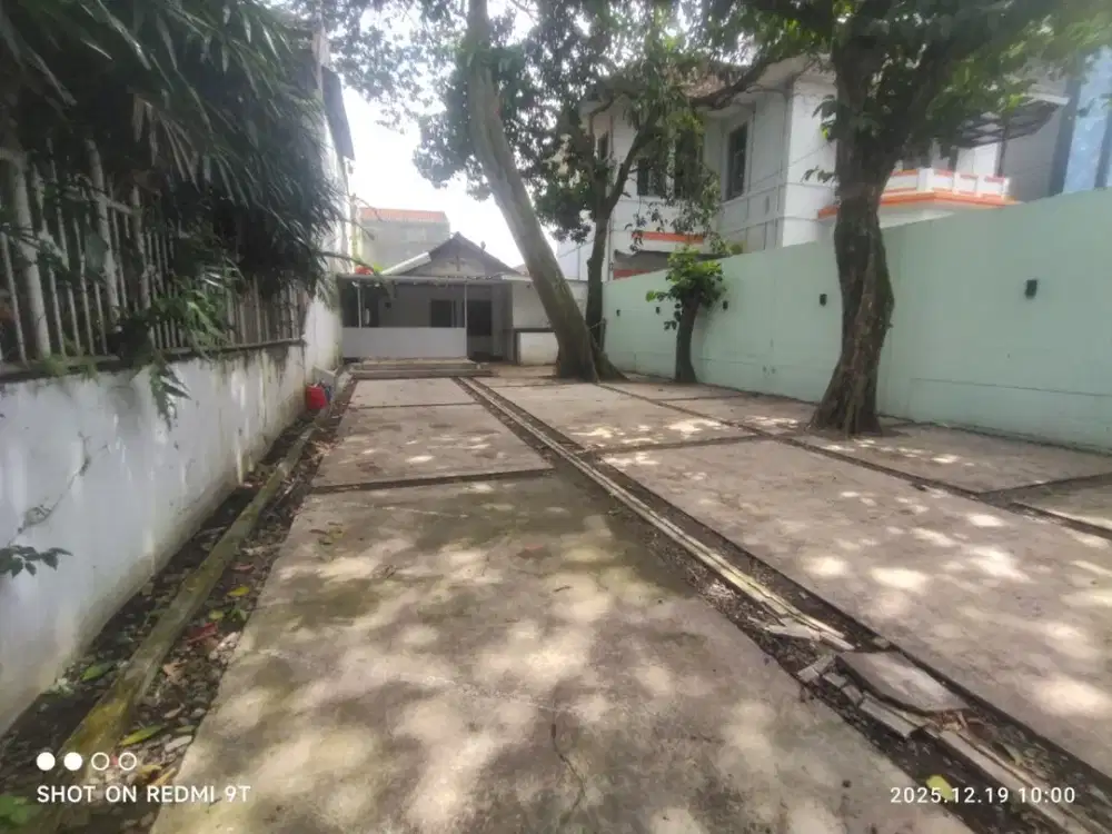 Rumah  murah Hitung Tanah di Kawasan Komersial di Mainroad Riau kota Bandung