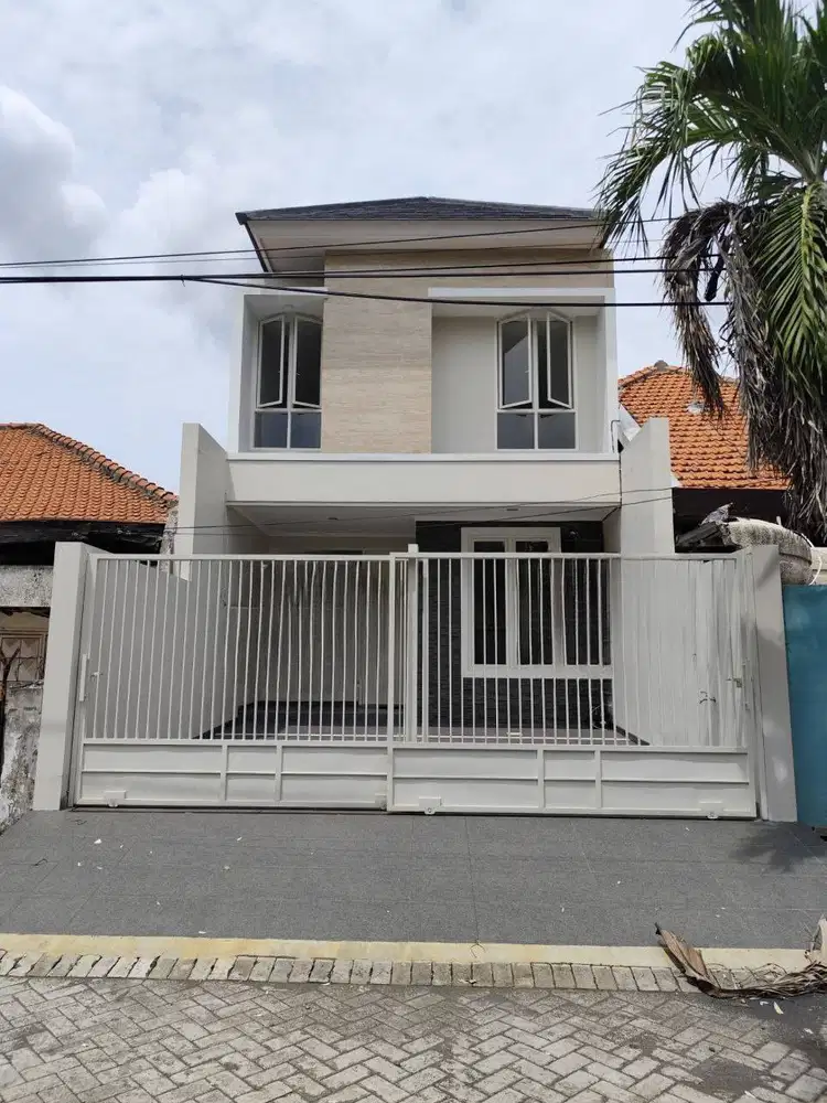 RUMAH BARU DI MANYAR SURABAYA TIMUR 4+1 KT LANTAI GRANITE ROW 3 MOBIL