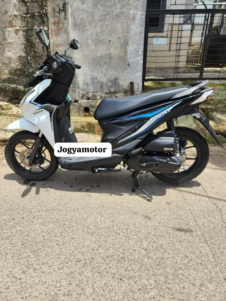 (B) Honda  new beat fi 2025