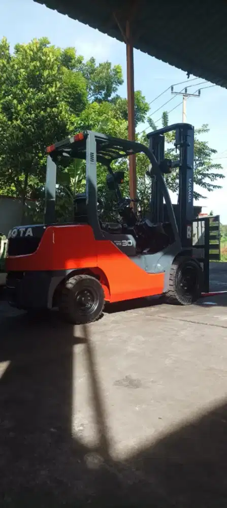 Forklift Toyota 3 Ton,Manual,Tiang 4 Meter,1DZ-II,8FD30,Tahun 2015