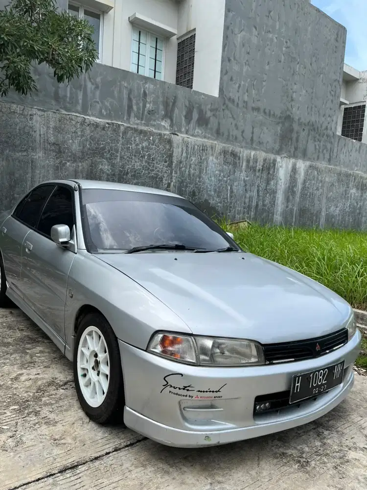 Mitsubishi Lancer 2000 Bensin mobil ceper , murah dan terawat