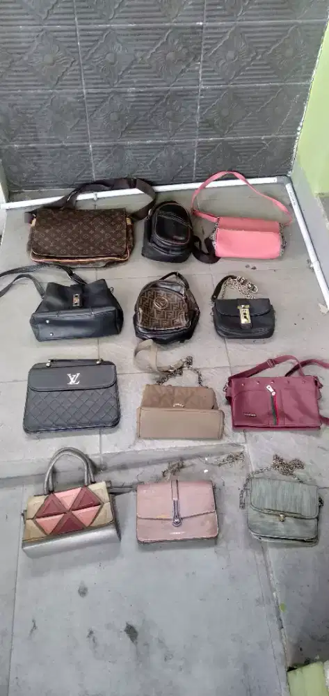 Di jual semua macam tas cew dan cow murah aja