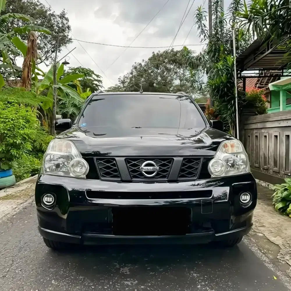 NISSAN X-TRAIL 2.0 BENSIN AT 2011