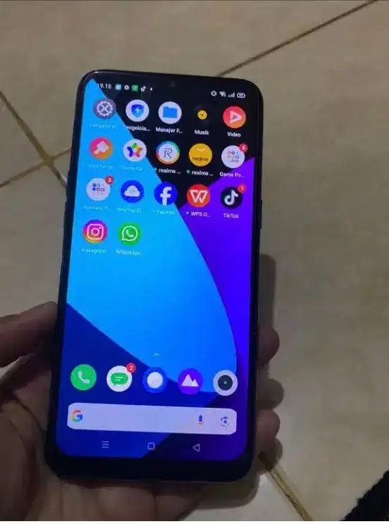Realme 3 4/64 GB  Masih muluss like new