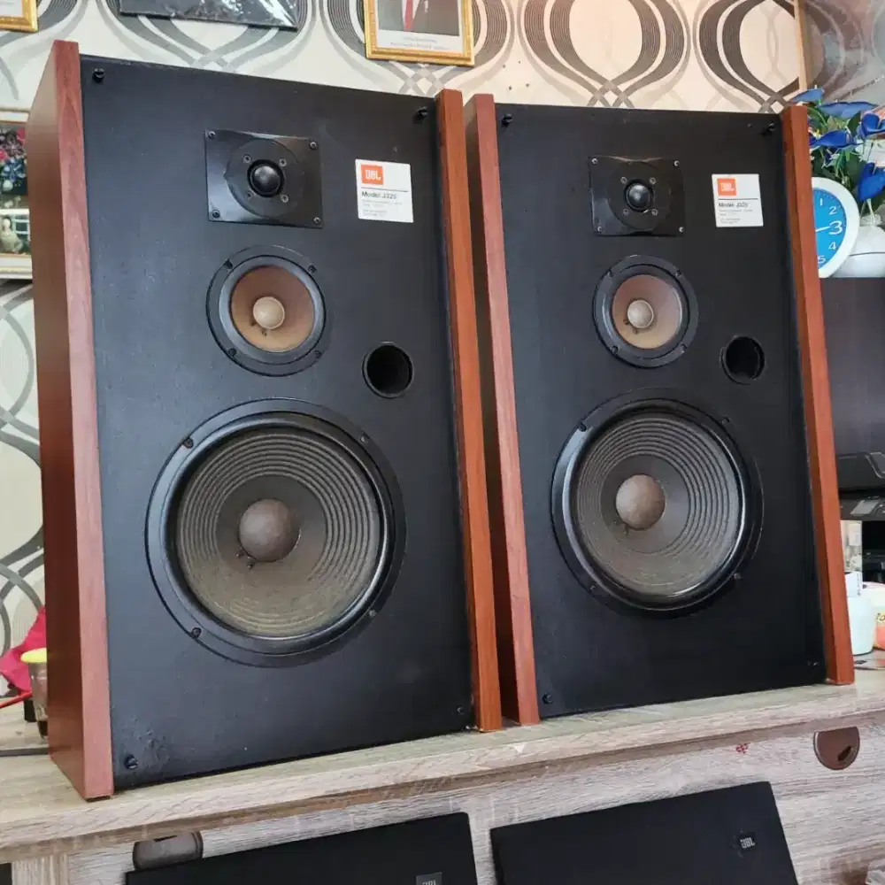 JBL J 325 Series speaker