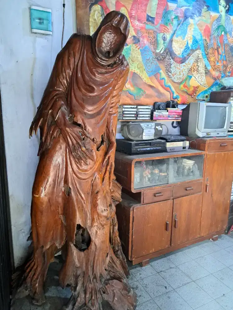 Patung ukiran shadow master, kayu jati utuh