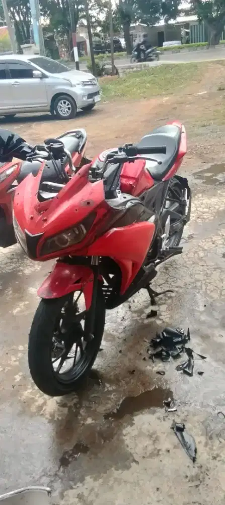 Dijual motor Honda Cb 150 r