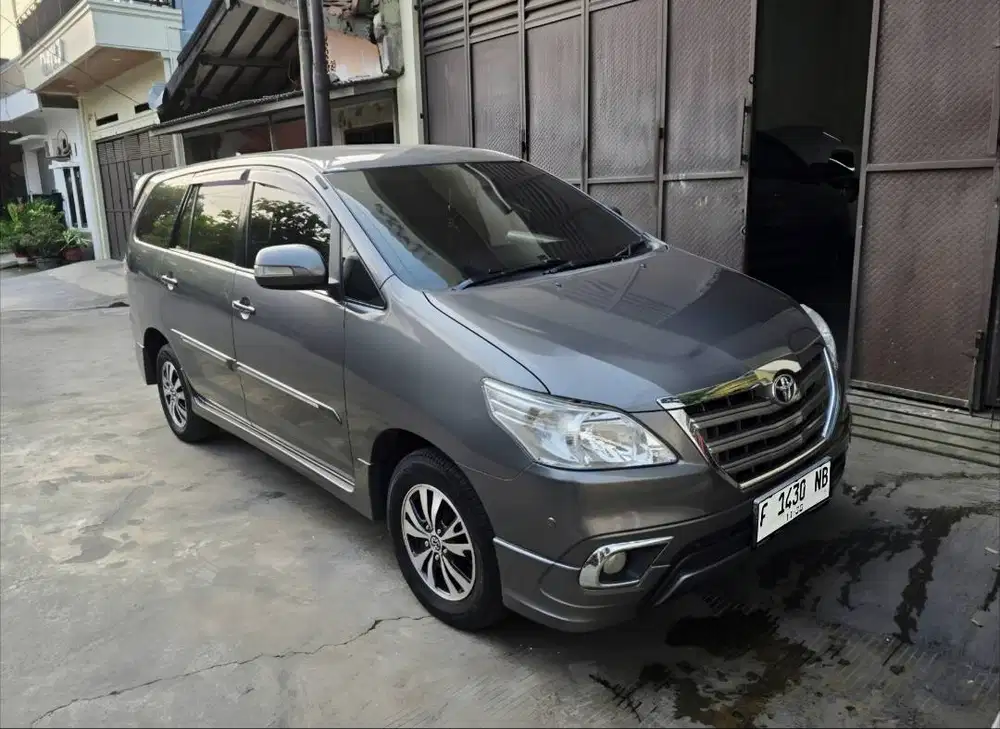 Toyota Kijang Innova Inova V Luxury AT Matic Tahun 2015 Abu , 2013