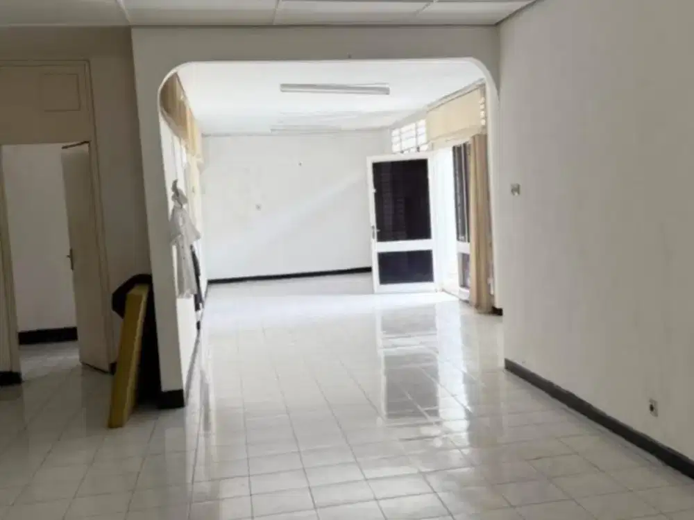 DISEWAKAN RUMAH DI KOMP. BAPENAS BELAKANG KARTIKA CHANDRA JAKARTA SELATAN