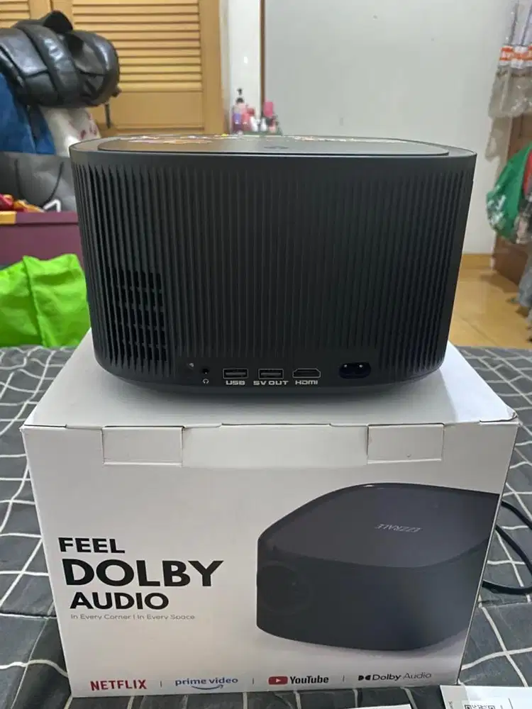 Smart Proyektor merek ezzrale EZR3 Plus