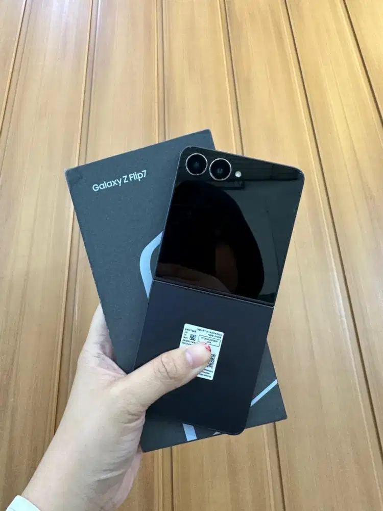 samsung Galaxy Z Flip 7  5G 12/512Gb Fullset like new