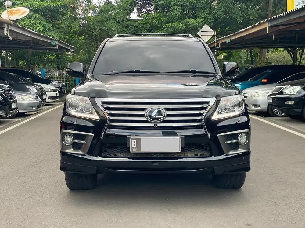 LEXUS LX570 AT HITAM 2014