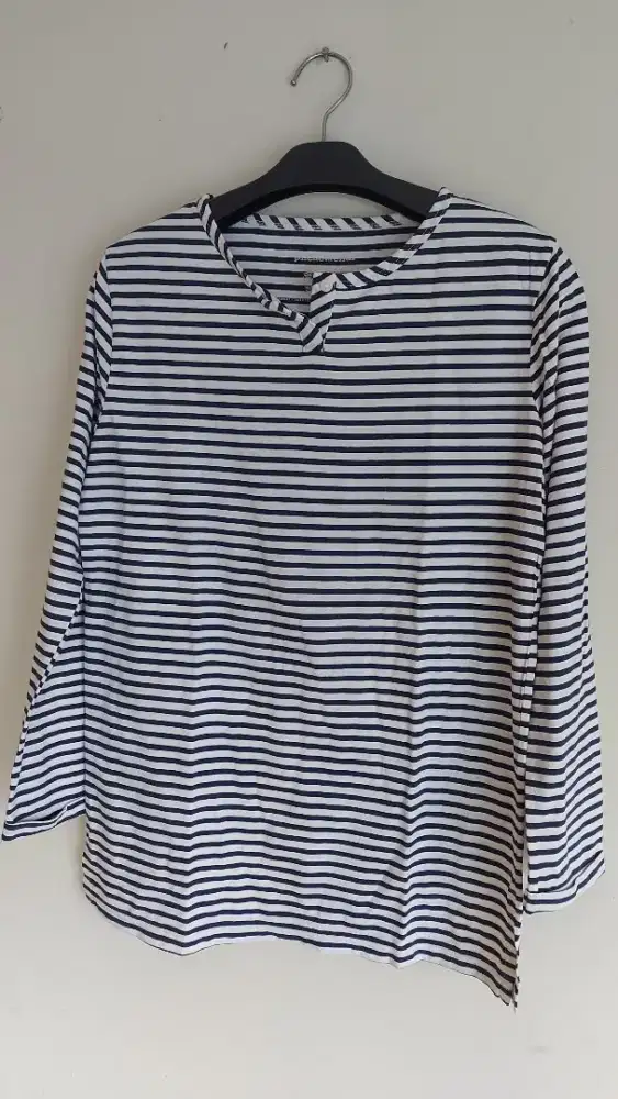 Preloved kaos salur wanita