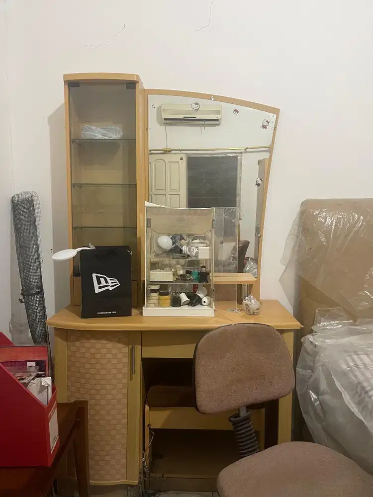 DIJUAL OBRAL SUPERMURAH MEJA RIAS&LEMARI