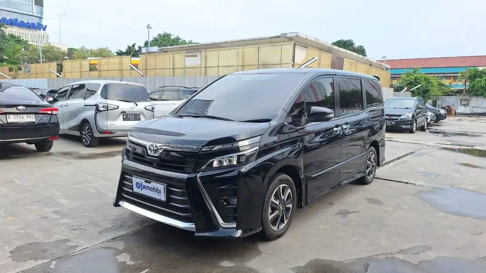 Pajak Panjang - Toyota Voxy 2.0 Bensin-AT 2018