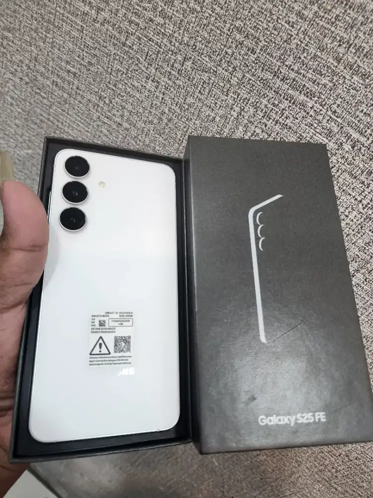 SAMSUNG S25 FE 8/256 GB