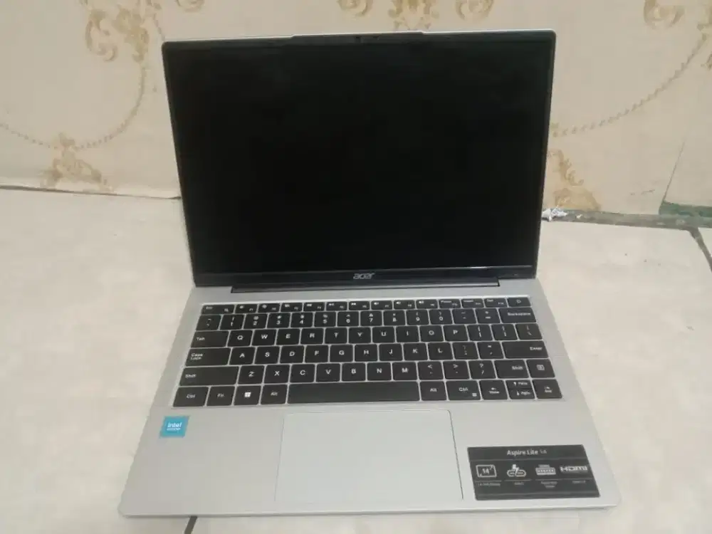 LAPTOP ACER LITE 1R AL14-31P Pemakaian 6 Bulan Masih Mulus Like new