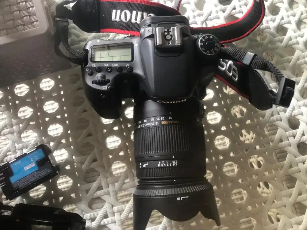 Dijual Cepat dan  Murah Camera Canon D70 Bintaro