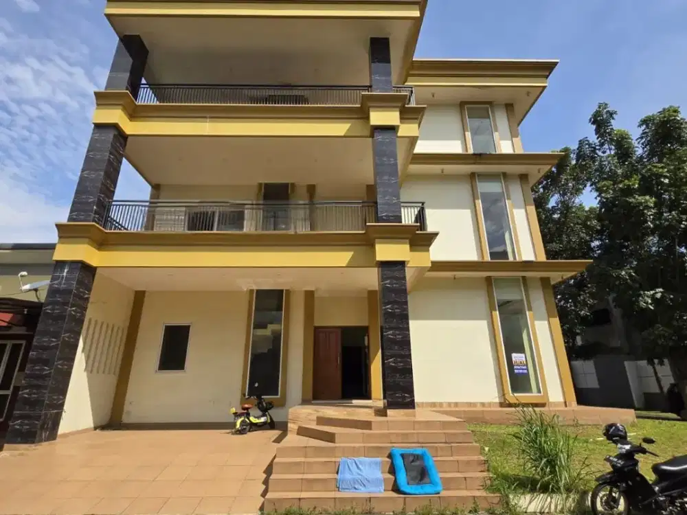 Dijual Rumah Baru Besar Ada Kolam Renang di Simplicity BSD